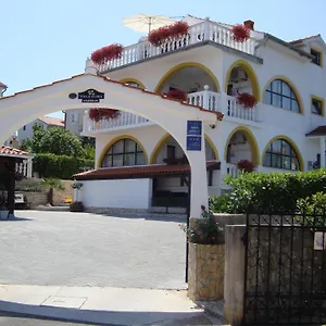 Flora Apartman